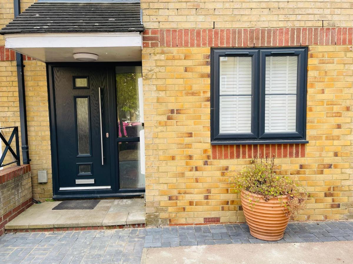 Riverside Premium Double Room Garden View E14 London Exterior photo